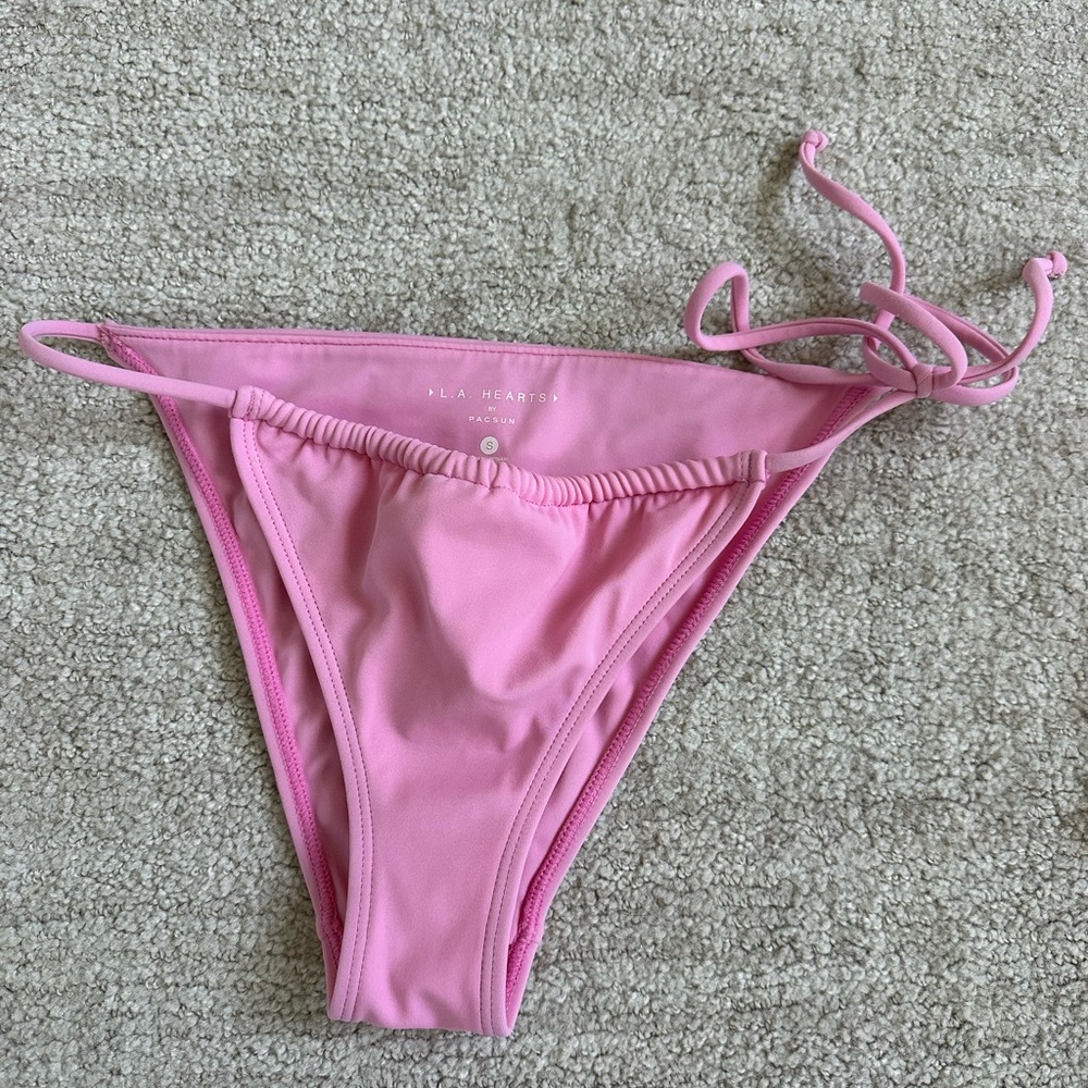 Pink bikini - Picture 3 of 4